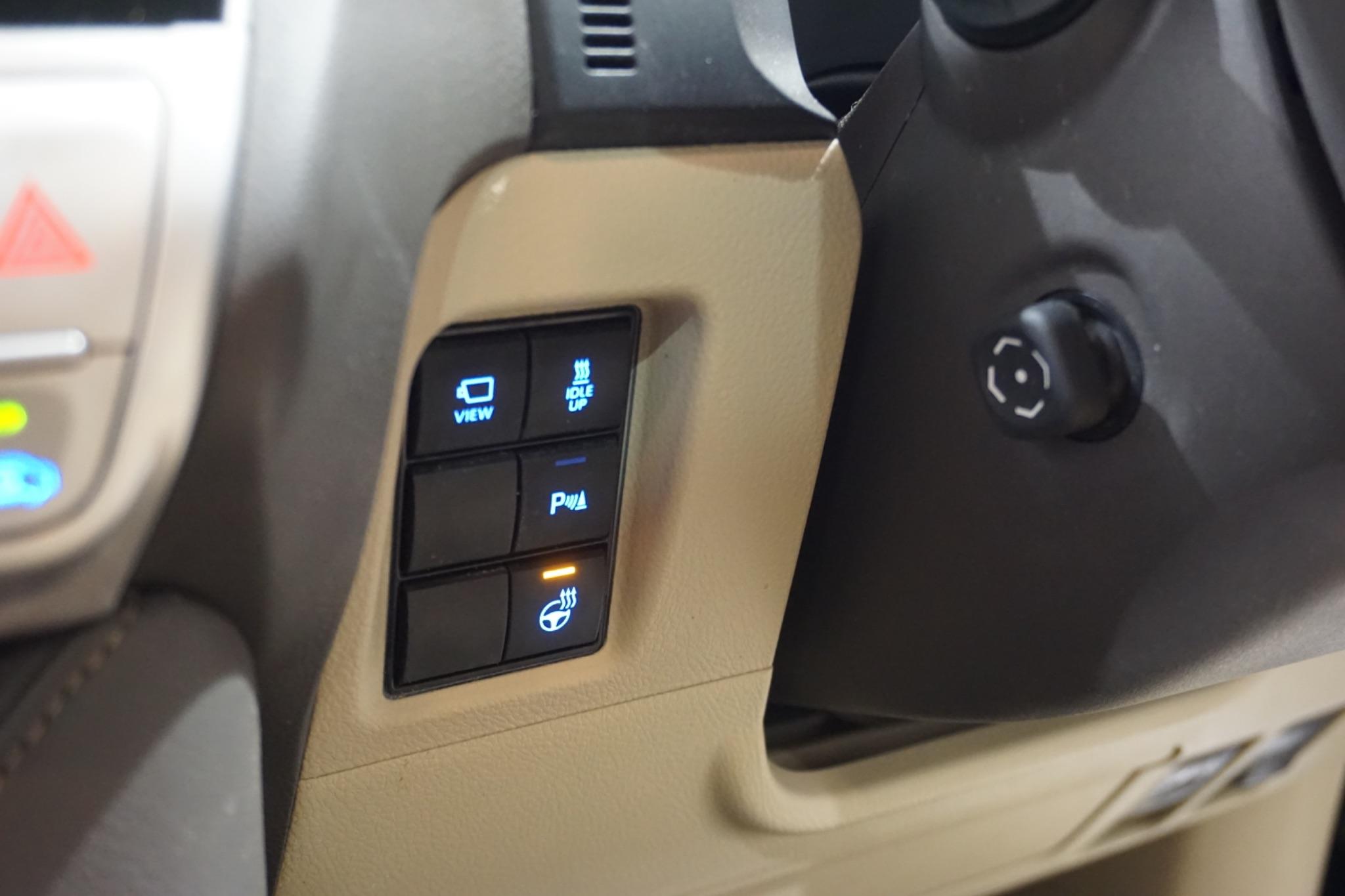 Toyota Land Cruiser 2.8D Invincible Auto 4WD Euro 6 (s/s) 5dr (7 Seat)